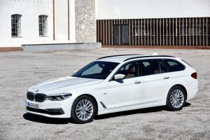 BMW 520d Touring Luxury Line 2017 года